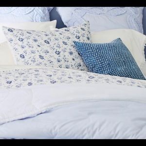 Pottery Barn Bedding- Vintage Floral Pattern